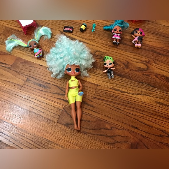 L.O.L. Surprise! LOL OMG Dolls Spa Day
Large Doll Spa Bathtub, Bed, Lounge Chair - Picture 10 of 15